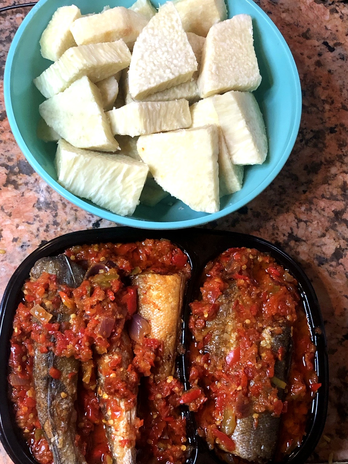 Yam with pepper sauce and fish
